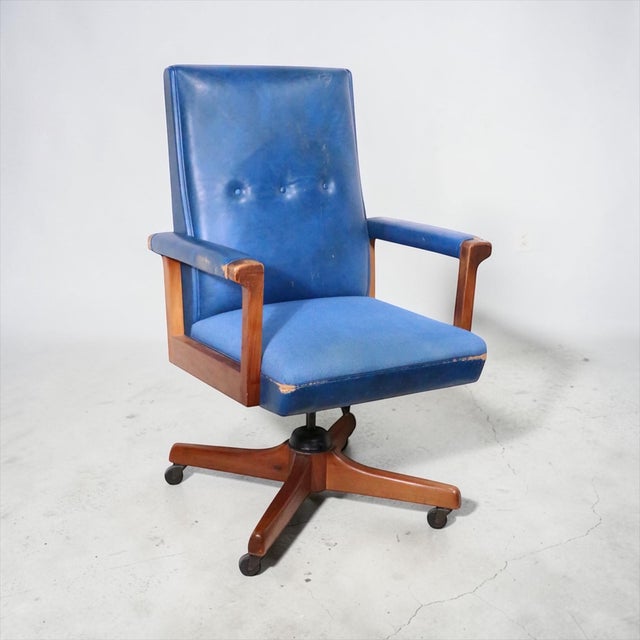 Mid-Century Modern Mid 20th Century Executive Desk Chair by Gunlocke For Sale - Image 3 of 18