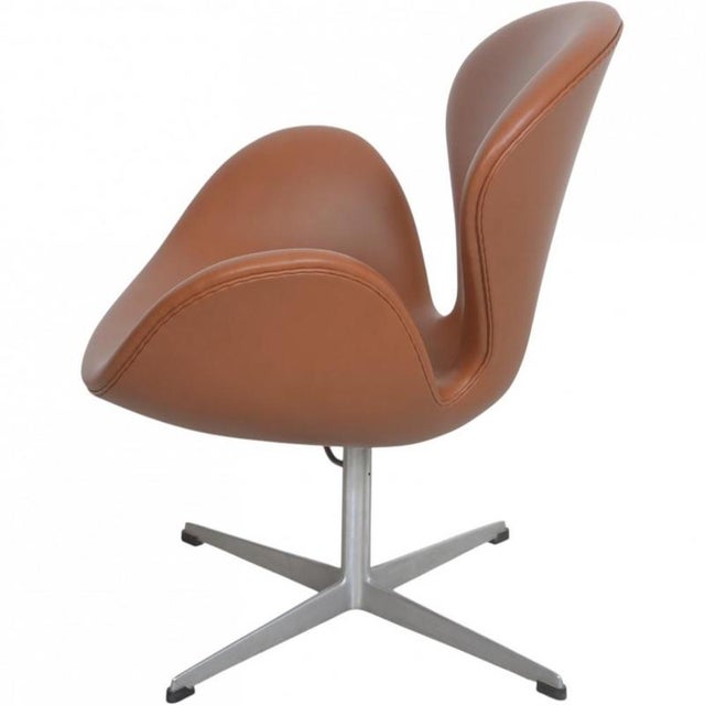 Vintage Swan Chair in Leather by Arne Jacobsen, 1960s For Sale - Image 11 of 16