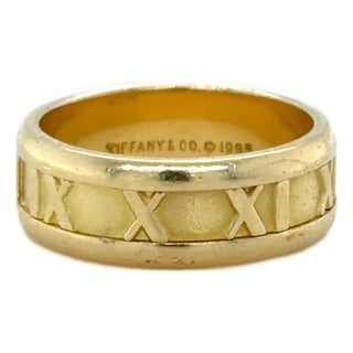 Late 20th Century Tiffany & Co. Atlas Band Ring 18k Yellow Gold, Size 6.25 For Sale