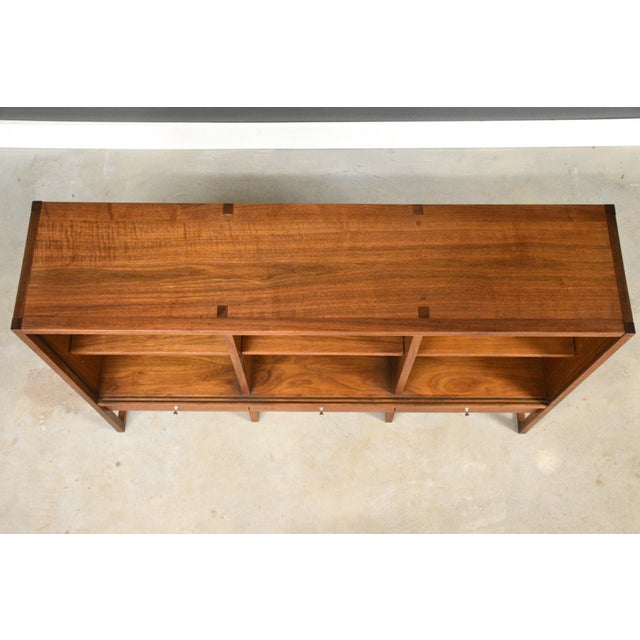 Lane Furniture 1960s Walnut Bookcase by Paul McCobb Delineator for Lane For Sale - Image 4 of 10