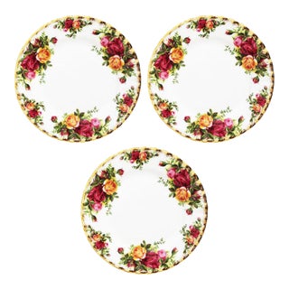 1970s 3 Old Country Roses Royal Albert Dinner Plates Gold Trim For Sale
