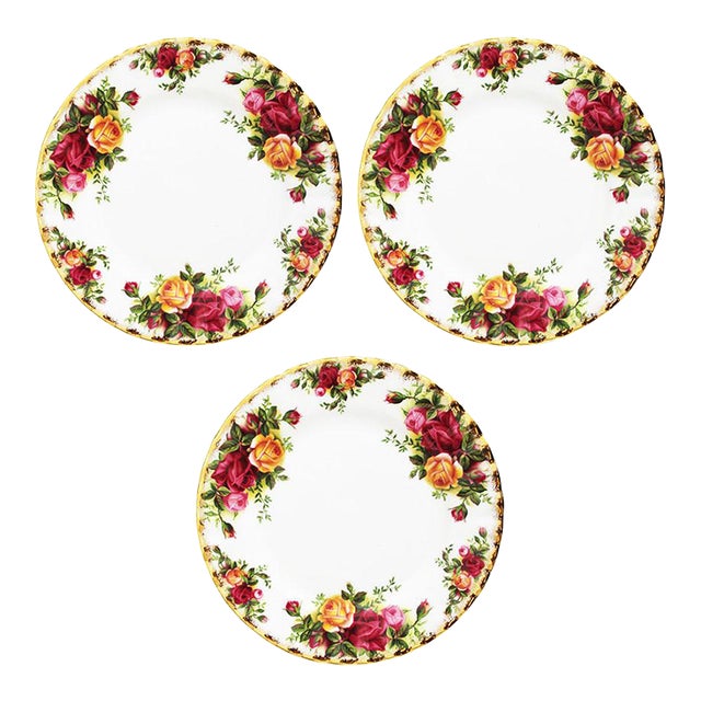 1970s 3 Old Country Roses Royal Albert Dinner Plates Gold Trim For Sale