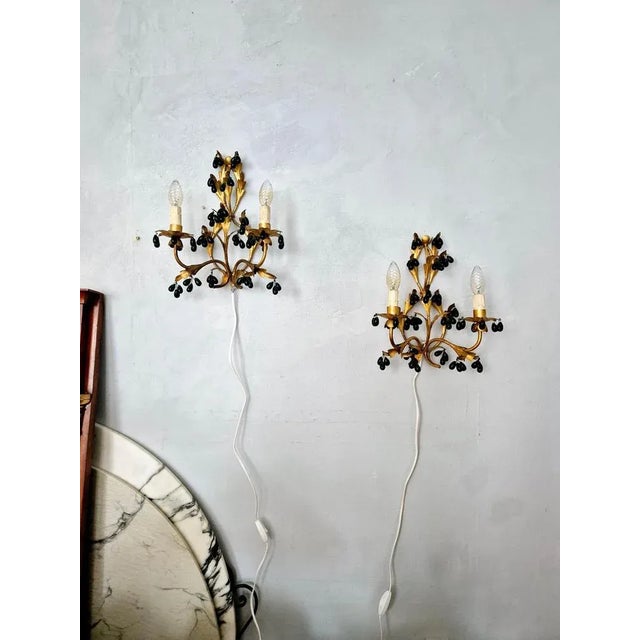 Hollywood Regency Wall Lights in Gilted Metal with Green Glass Drops, 1950s, Set of 2 For Sale - Image 3 of 11