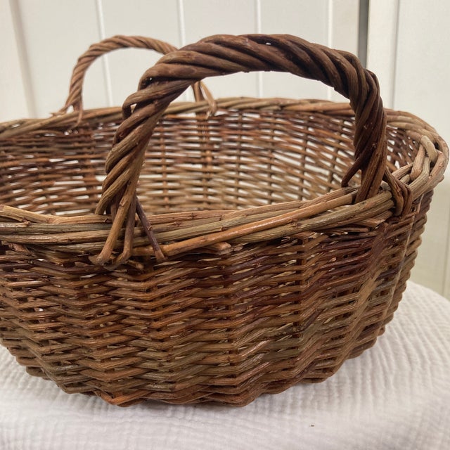 Early 20th Century French-Style Woven Willow Round Gathering Basket For Sale - Image 10 of 12