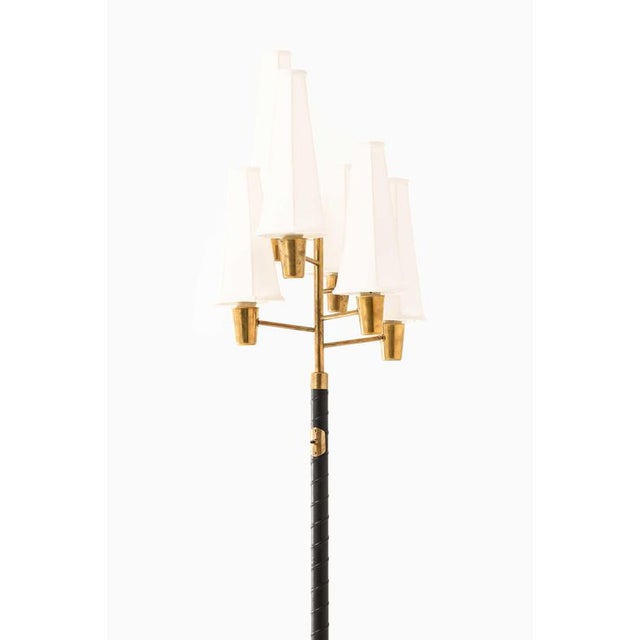 This exceptionally rare floor lamp, designed in the 1940s by Hans Bergström and produced by Ateljé Lyktan in Åhus, Sweden,...