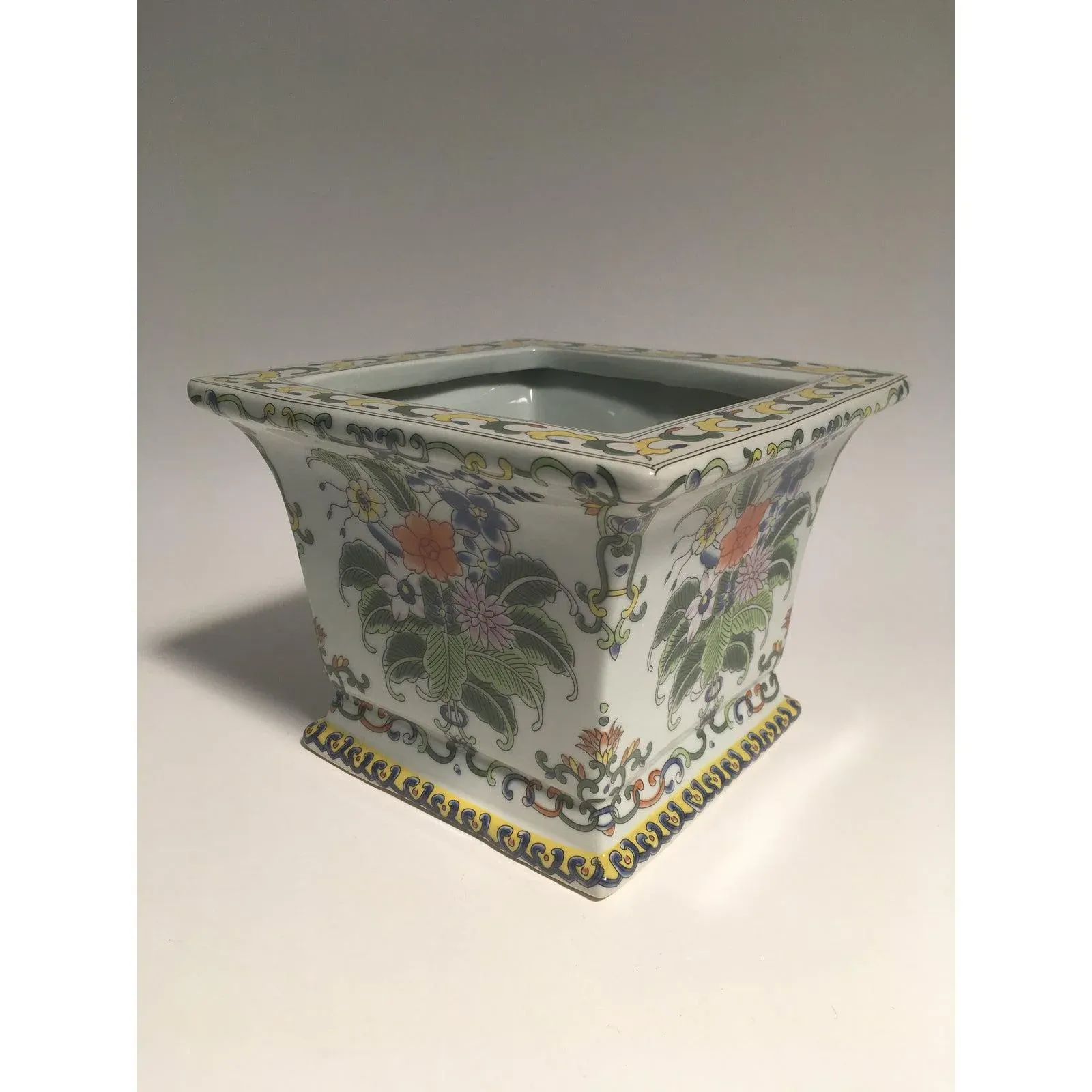 tobacco leaf cachepot Large Mottahedeh at 1stDibs named for the great Chinese trading ports from which they came Tobacco Leaf Cachepot