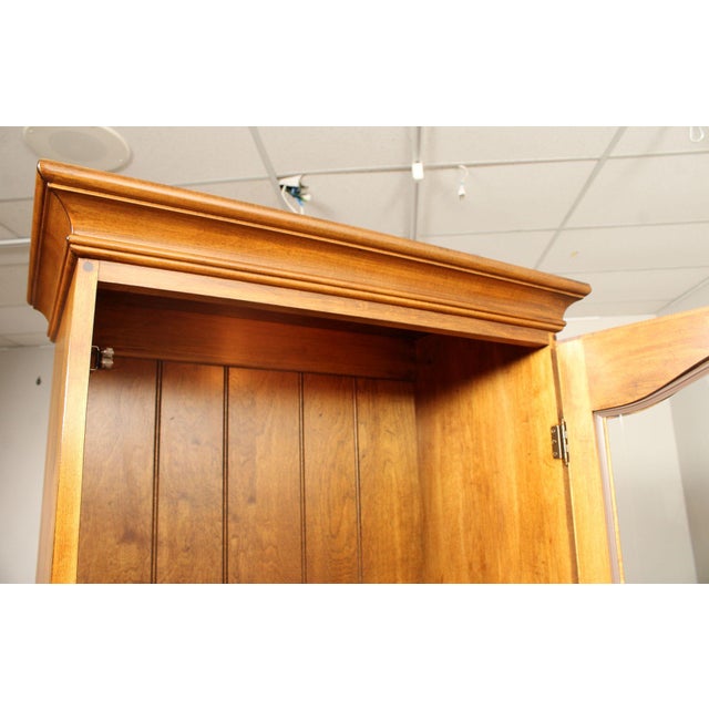 Traditional Ethan Allen 1776 Collection Maple Gun Cabinet For Sale - Image 3 of 18