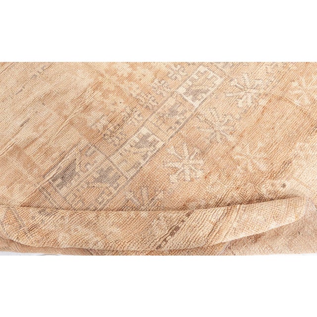 Exquisite 1940s Turkish Oushak Rug For Sale In New York - Image 6 of 7