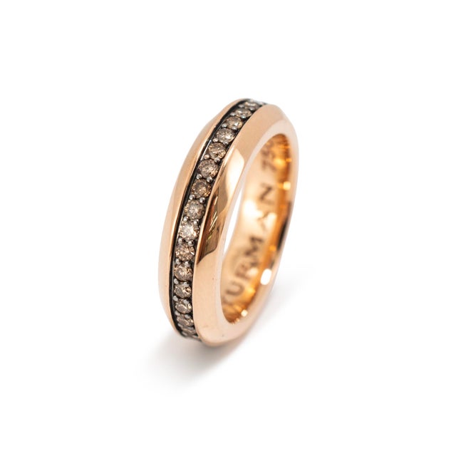 David Yurman Men’s David Yurman Beveled 18k Rose Gold 0.87ctw Cognac Diamonds 6mm Band Ring, Size 8 For Sale - Image 4 of 8
