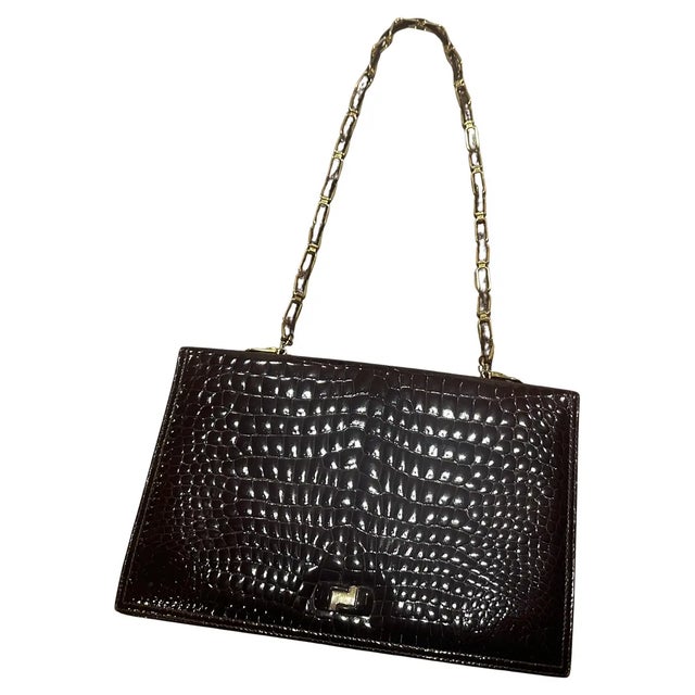 Capture the essence of refined 1970s Italian glamour with this exquisite vintage shoulder bag, a masterclass in structured...