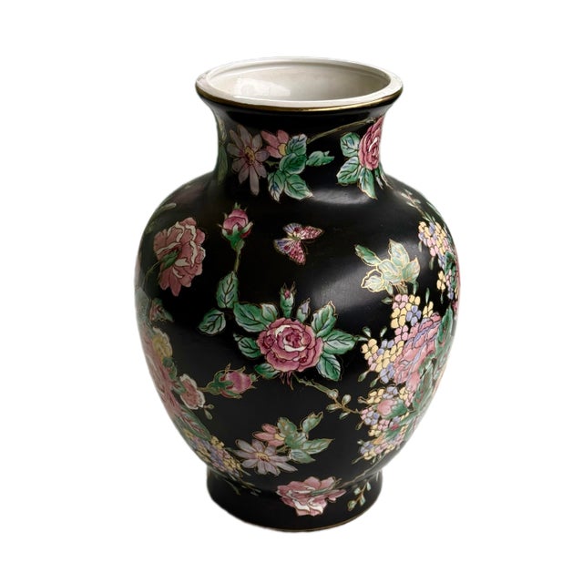 Chinese Export Famille Noire Hand-Painted Floral Vase For Sale In New York - Image 6 of 11