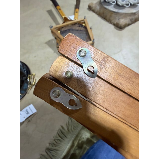 Vintage wooden peg wall hanger, can be hung in both directions. Lovely to hang and dry flowers on. Fully apart it can be...