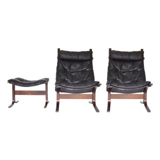 Highback Siesta Chairs and Ottoman in Black Leather and Brown Plywood by Ingmar Relling for Westnofa, 1960s, Set of 3 For Sale