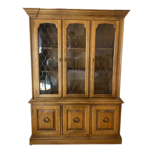 Mid Century Walnut Drexel Hutch/China Cabinet