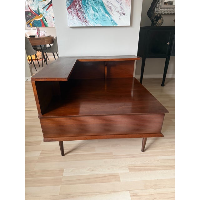 Milo Baughman 1960s Walnut Mid Century Modern Corner Step Table For Sale - Image 4 of 9