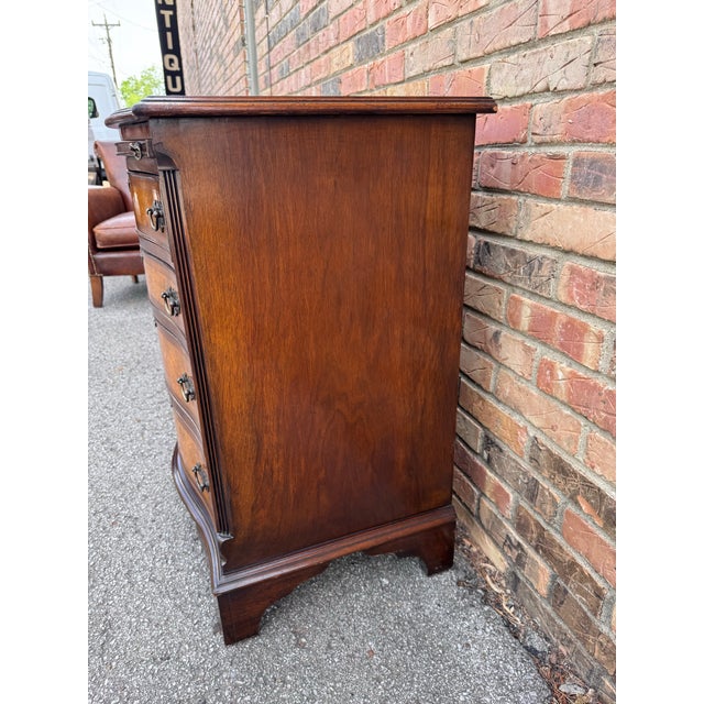 Early 20th Century English Bow Front Chest of Drawers For Sale - Image 5 of 12