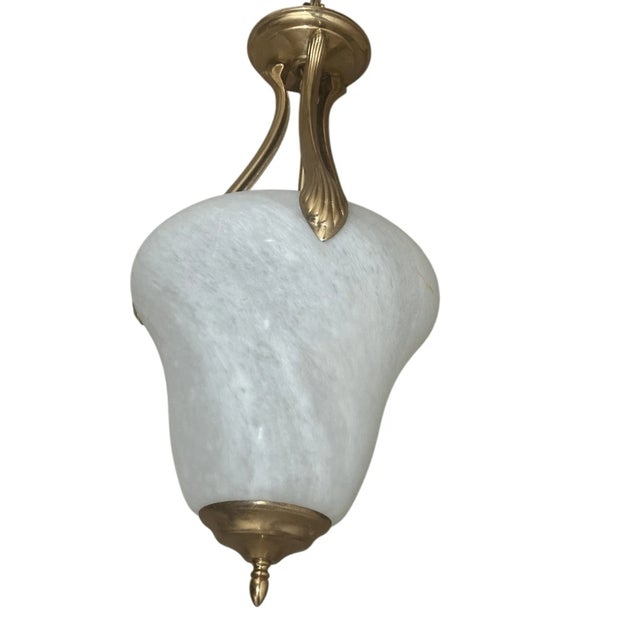 Good condition Enhance your home's interior with this sophisticated pendant light fixture. Combining classic materials...