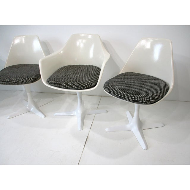 Mid Century Tulip Table and Chairs Set by Burke in the Style of Saarinen For Sale In Cincinnati - Image 6 of 16
