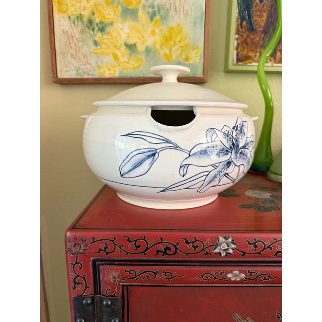 American 1990s Americana Handpainted Signed Lidded Tureen For Sale - Image 3 of 11