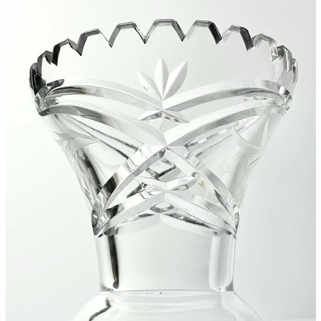 1940s Vintage Tri-Footed Cut & Etched Saw Tooth Floral Motif Crystal Vase For Sale - Image 4 of 7