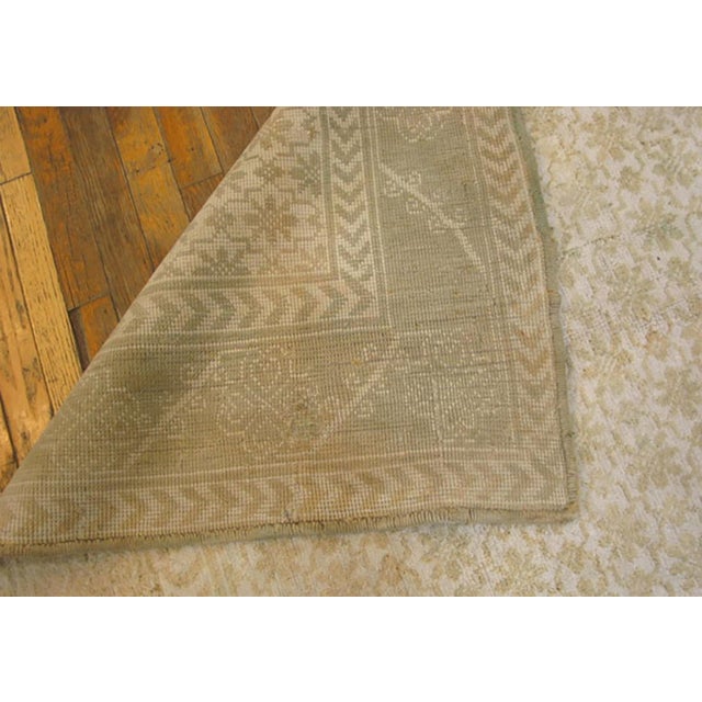 1930s Ivory Floral Antique Indian Agra Rug 4'0" X 6'0". Knotted Pile Cotton Carpet For Sale In New York - Image 6 of 7