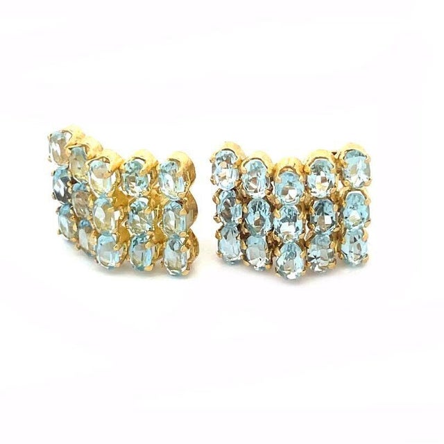 This gorgeous pair of earrings and ring set is crafted from 18k yellow gold. The set has 5 rows each with oval shape prong...