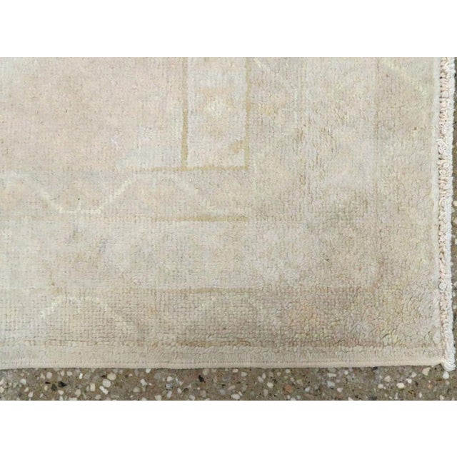 Galerie Shabab Collection Mid-20th Century Turkish Sivas Throw Rug For Sale In New York - Image 6 of 8