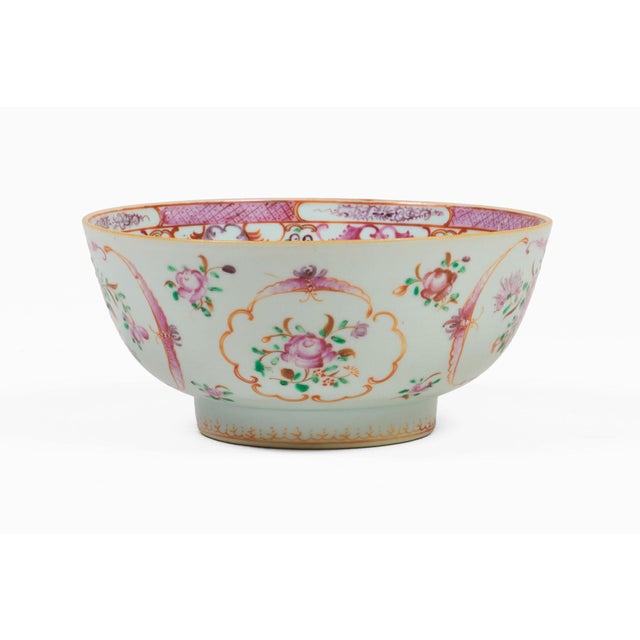 Late 18th Century Chinese Export Qianlong Famille Rose Porcelain Small Bowl For Sale - Image 5 of 11