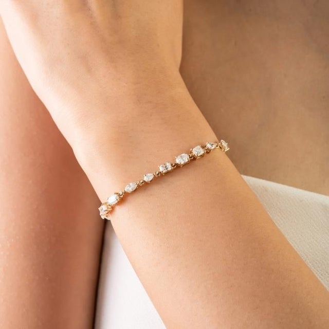 Timeless Mix Cut 2.66 Carat Diamond Link & Paperclip Chain Bracelet in 14k Gold For Sale - Image 4 of 14