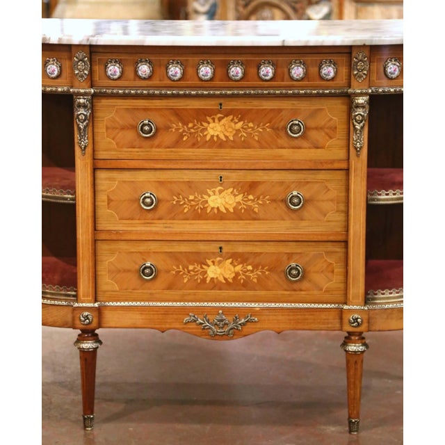 French Mid-Century French Louis XVI Marquetry Marble-Top Commode À L’Anglaise For Sale - Image 3 of 12