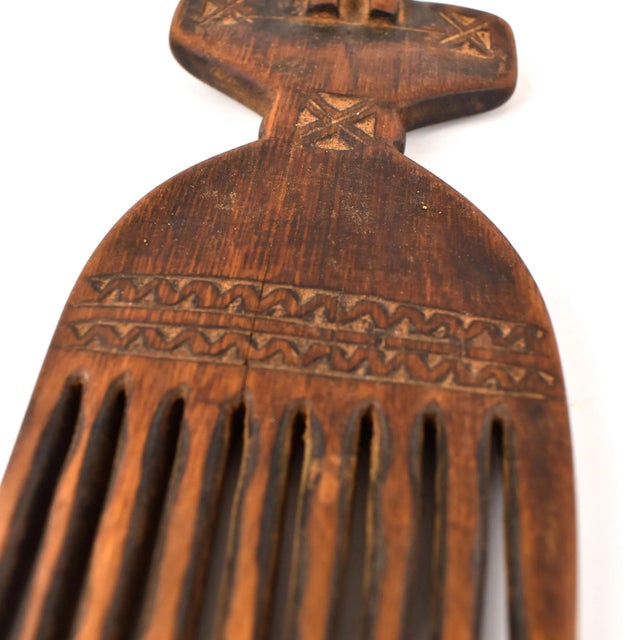 African Early 20th Century Nyamwezi Mwana Hiti Figural Comb Tanzania For Sale - Image 3 of 7