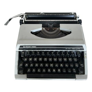 Mid-Century Portable Typewriter from Silver Reed For Sale