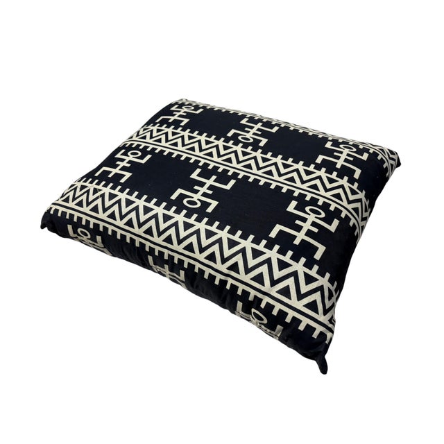 Superb Custom made Lg black and white Kente Cloth cotton pillow , the fabric soft and durable. Deep pocket envelope zipper...