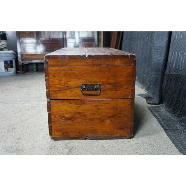 Antique Primitive Pine Blanket Chest Steamer Storage Trunk Coffee Table Dovetail For Sale - Image 12 of 18