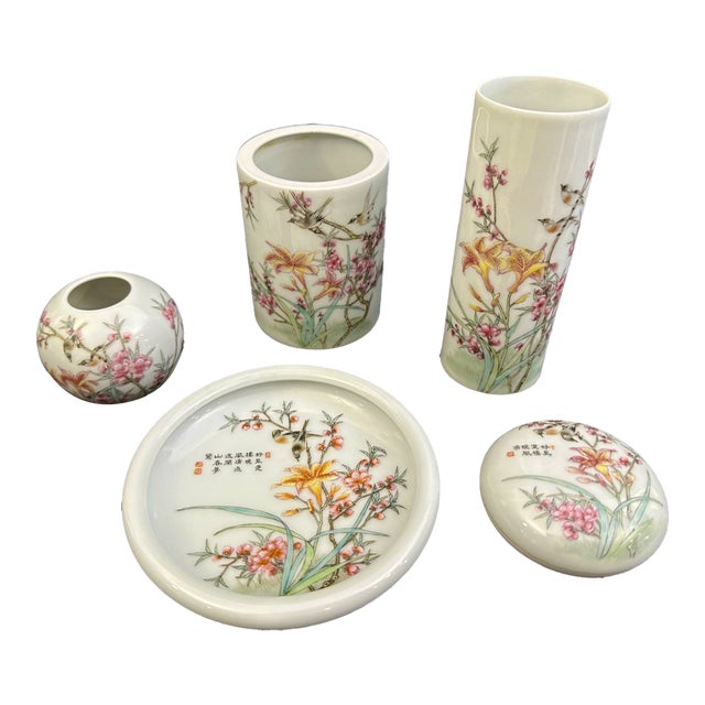 Set of 5 Famille Rose Porcelain Set For Sale