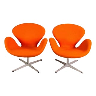 Swan Chair with Orange Upholstery by Arne Jacobsen for Fritz Hansen For Sale