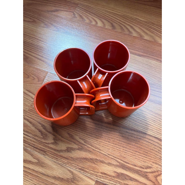 Plastic 1970s 4 Mug and 4Plate Ingrid Ltd. Chicago Orange/Terracotta Melamine Set - 8 pcs For Sale - Image 7 of 10