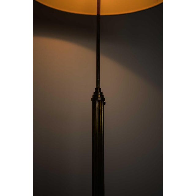 Metal Scandinavian Modern Height-Adjustable Floor Lamp in Brass and Fabric, 1960s For Sale - Image 7 of 8