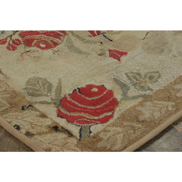 1920s Antique Hooked Rug With Rose Bouquet Medallion & Vine Border - Rug & Kilim For Sale - Image 5 of 7