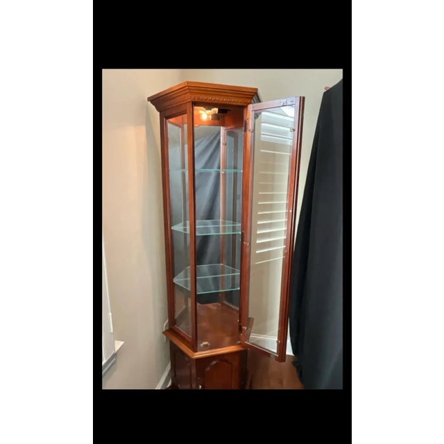 1990s Pulaski Curio Display Cabinet For Sale - Image 5 of 10