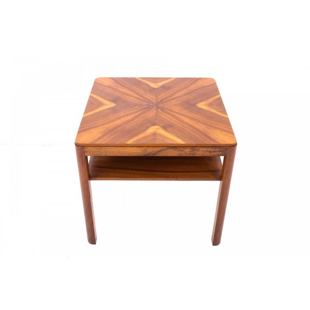 Art Deco coffee table from the 1950s, Poland. In very good condition. Dimensions: height 60 cm / width 66 cm / depth 66 cm