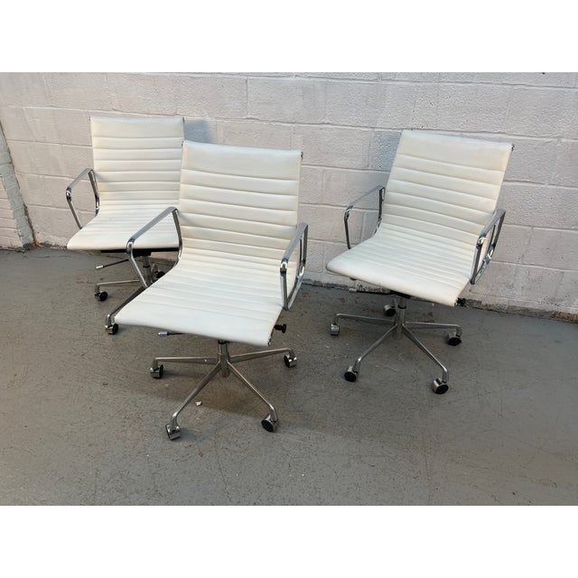 Mid-Century Herman Miller Style Rolling Office Chair, Attributed For Sale - Image 15 of 17