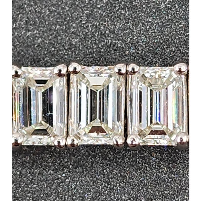 15.05 Ct Emerald Cut Diamond Tennis Bracelet For Sale - Image 4 of 8