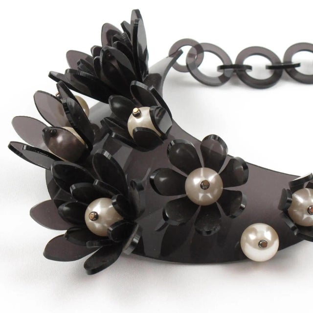 Plastic Anthracite Gray Acrylic Necklace with Flowers and Pearls For Sale - Image 7 of 9