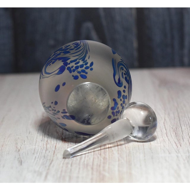 Art Glass Perfume Bottle by Robert Eickholt 1994 Iridescent Blue Splatter For Sale - Image 12 of 16