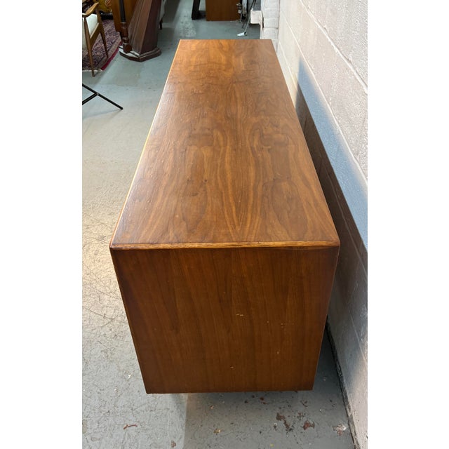 Lane "Perception" Mid-Century Modern Credenza For Sale In New York - Image 6 of 17