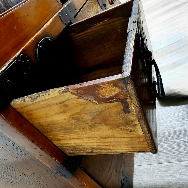 Late 19th Century Japanese Meiji Chōba Tansu Merchant Chest in Sugi Wood For Sale - Image 10 of 14