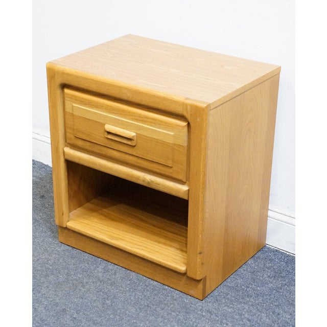 STANLEY FURNITURE Young America Collection Oak 22" Open Cabinet Nightstand 77614-80-33230 Has a Formica top. 24" High 22"...