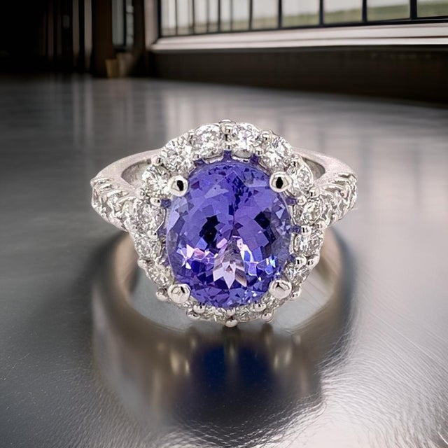 1990s 1990s Tanzanite Diamond Ring 14 Kt 5.30 TCW Certified, Size 5.25 For Sale - Image 5 of 11