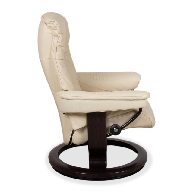 Set of Mayfair Leather Chair with Ottoman from Stressless For Sale - Image 15 of 18